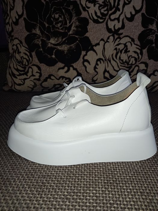 Туфлі кожані  танкетка