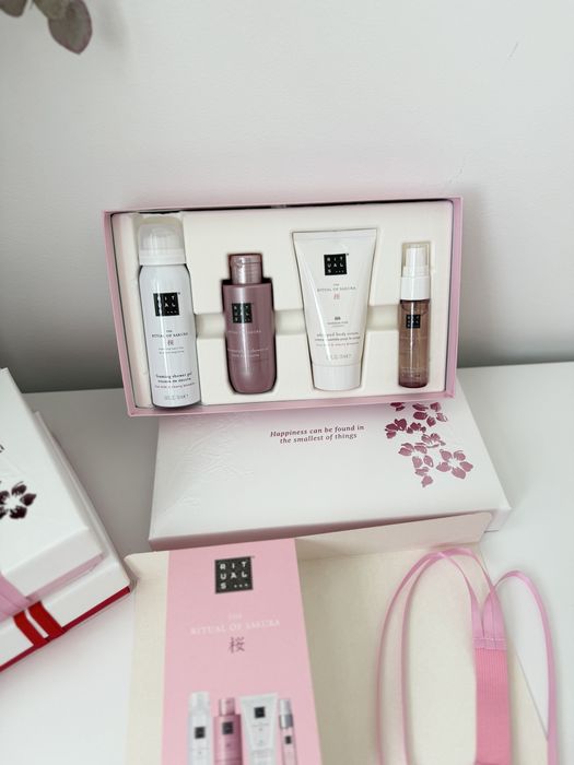 Жіночий подарунковий набір Рітуалс Rituals Sakura Ayurveda Yozakura