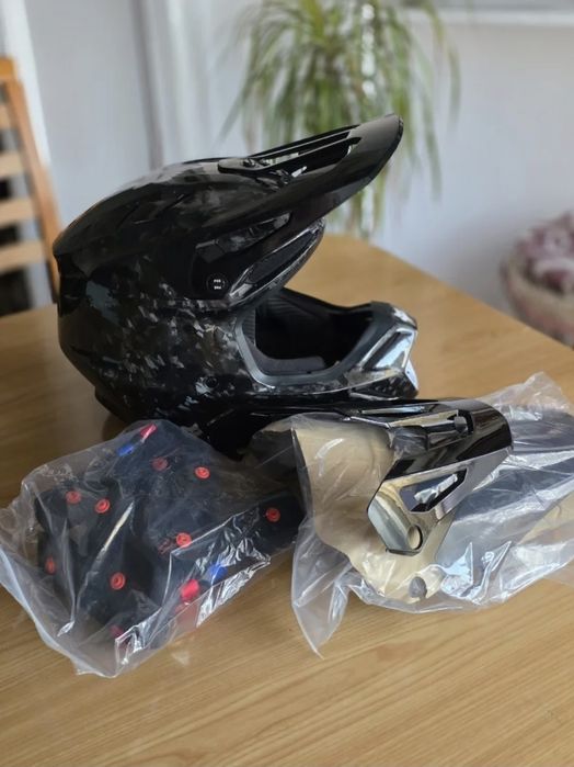 Fox V3 RS Solid , розмір S leatt 7.5 alpinestars sm5, airoh, acerbis