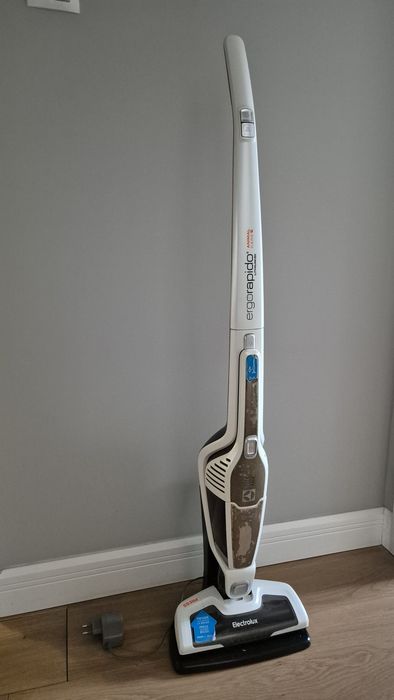 Odkurzacz pionowy Electrolux  ZB3230P (sprawny, bateria do wymiany)