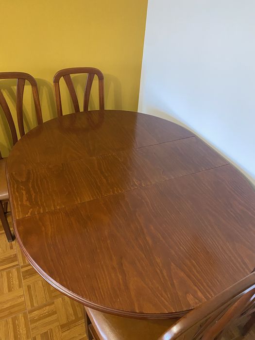 Mesa extensìvel com 4 cadeiras madeira cerejeira