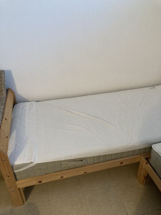 Camas de solteiro (duas)