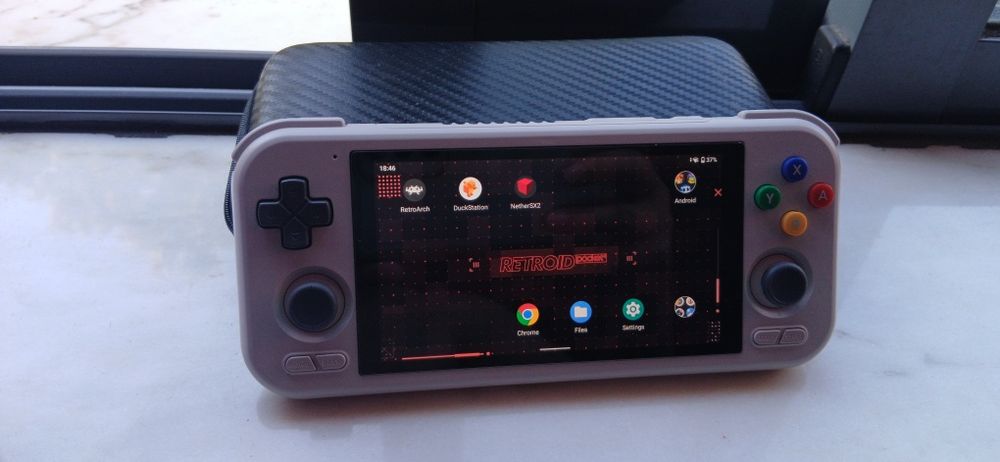 Retroid Pocket 4 - Impecável.
