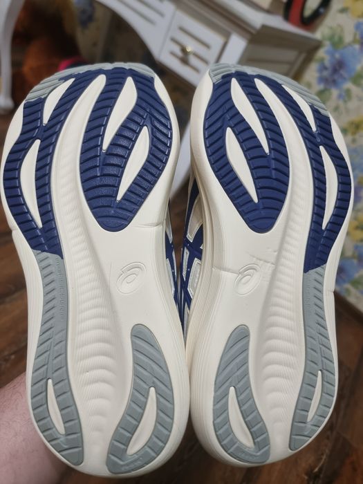 Оригінал 100% професійні жіночі кросівки asics nimbus 27 eur 40.5