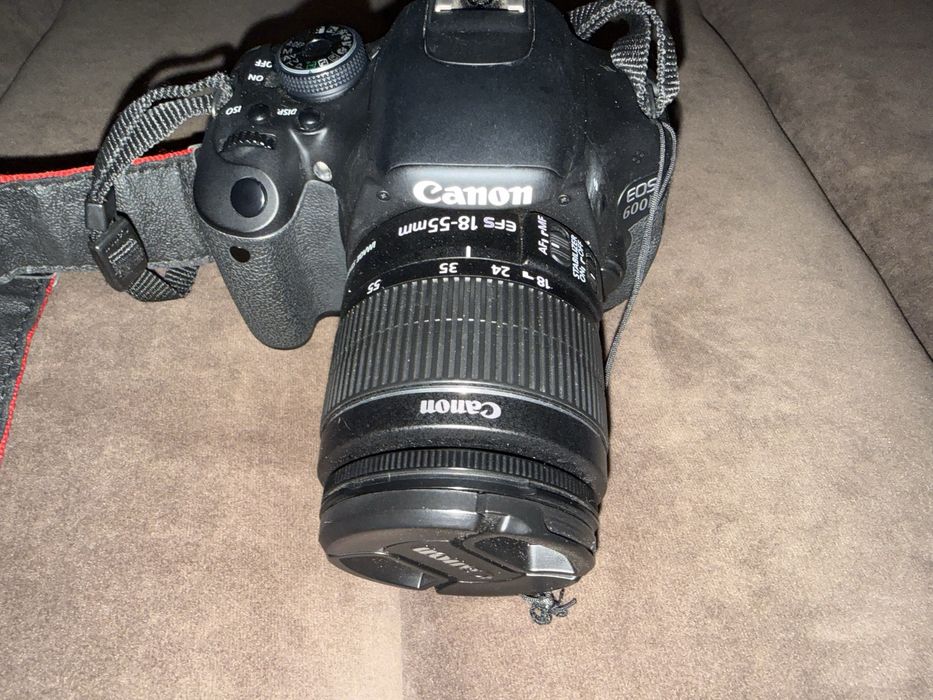 Зеркальный фотоаппарат Canon EOS 600D
