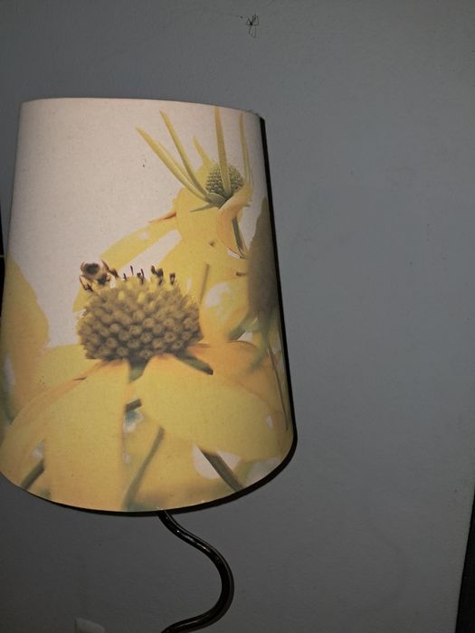 Candeeiro de pé com abajour