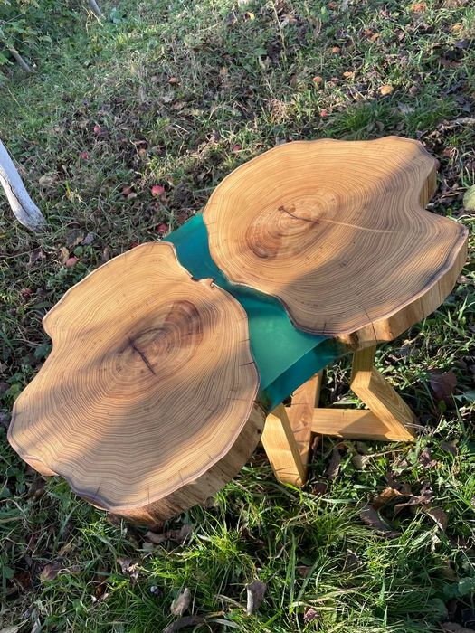 Стіл з епоксидною смолою