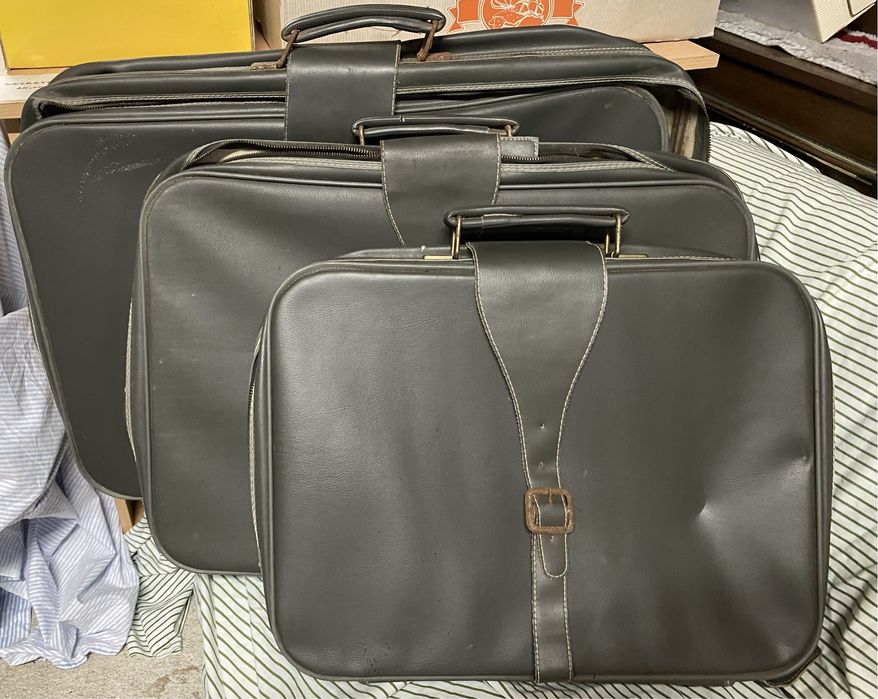 Conjunto de Três Malas de Viagem Vintage