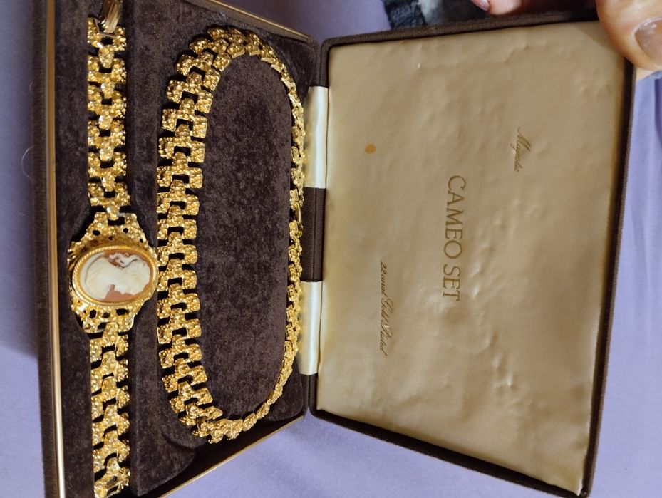 Elegancki zestaw biżuterii Majestic Cameo Set – naszyjnik i bransoleta