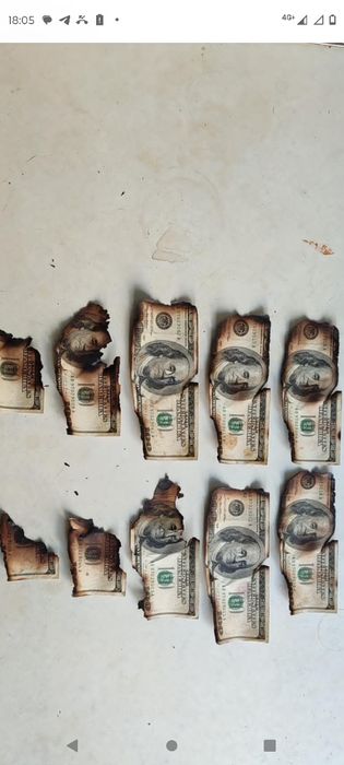 Пошкоджені долари