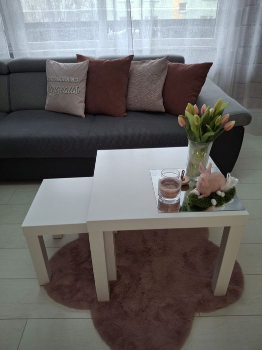 Zestaw bialych stolikow Ikea