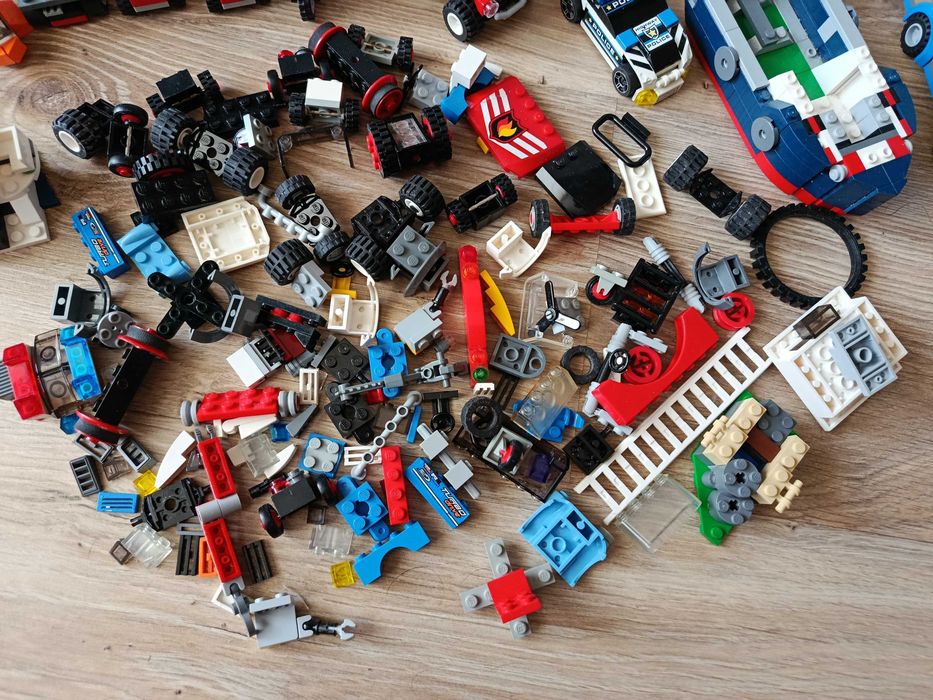 LEGO mix ok. 850 g auta helikopter koła