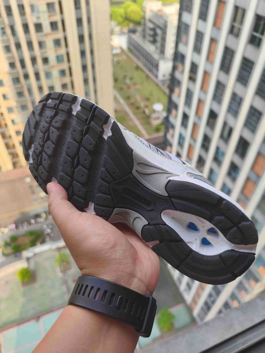 Damskie trampki New Balance 530, białe i szare, rozmiar 40