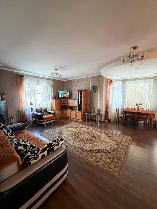 Продається 2-поверховий будинок, 200 м2, 47 соток, с. Гостролуччя