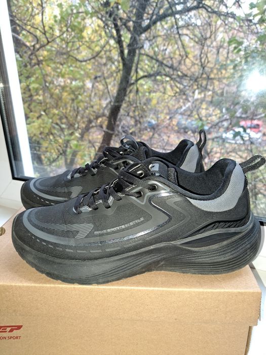 Кроссовки,черевики Xtep