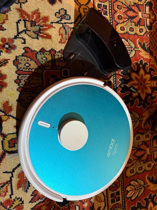 Робот пылесос amibot