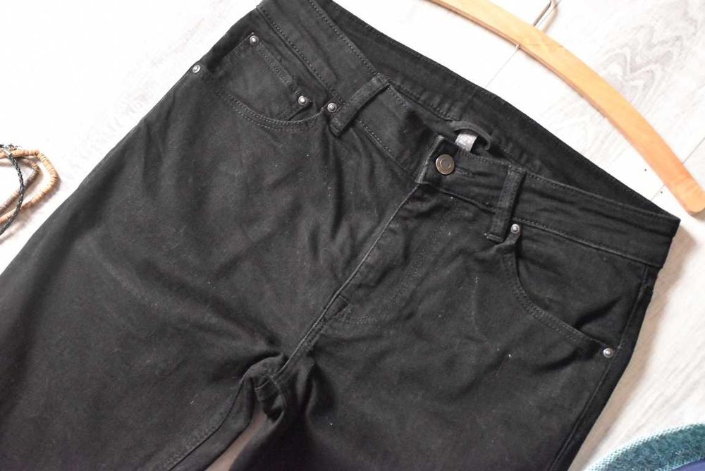 *Asos* jeansy czarne dziury nogawki_31/32
