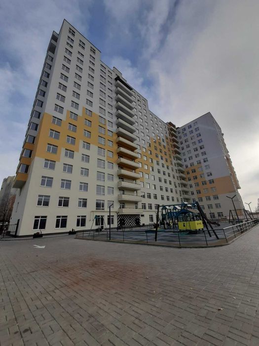 Продаж 1к квартири 43.7 кв. м на вул. Свободи/Виставка