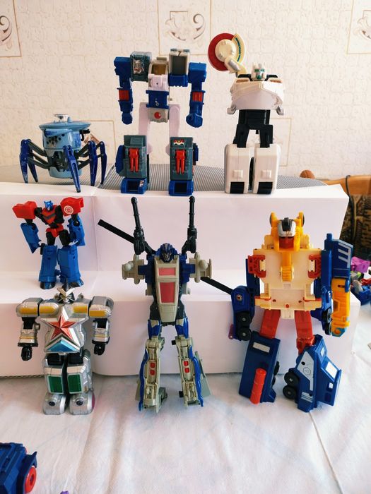 Іграшки трансформери Оптімус Такара та інші