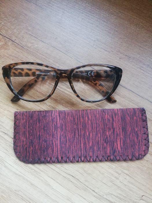 Sprzedam okulary korekcyjne +2.00 z etui