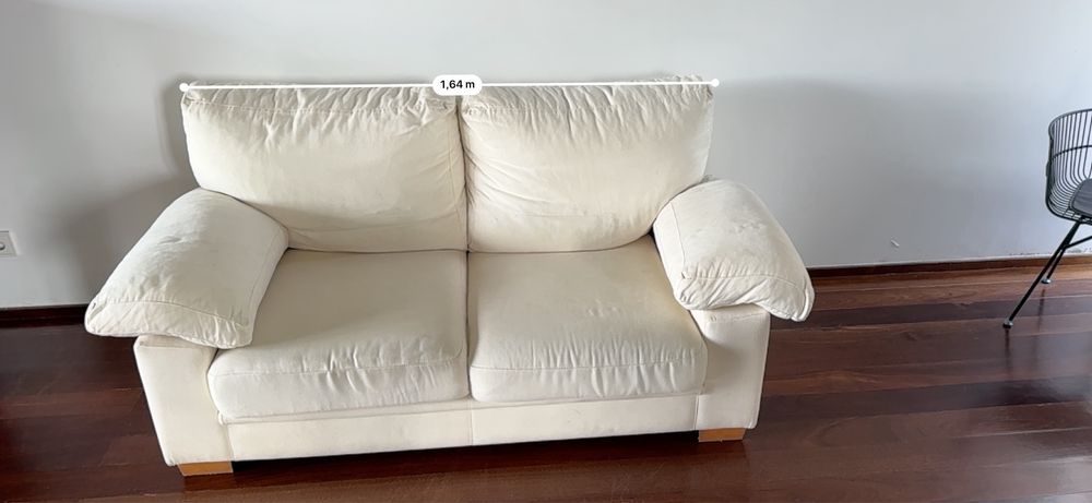 sofa branco 2 lugares muito confortavel