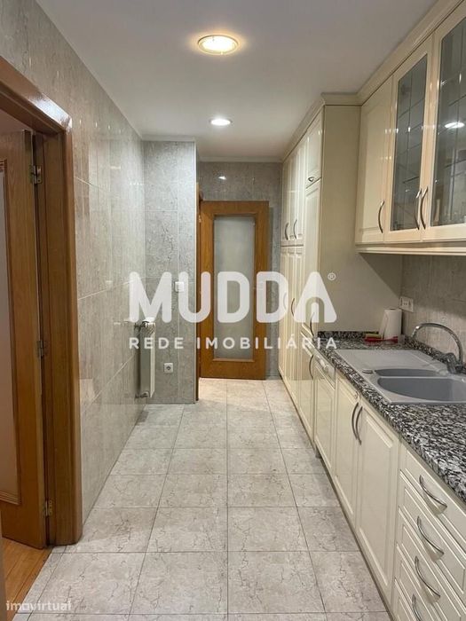 Arrendamento de quartos em apartamento T3, junto ao Hospital São João,