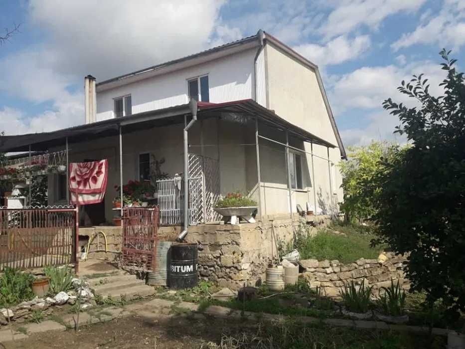 (13) Продам 2-поверховий будинок у 1 кварталі с.Великий Дальник.