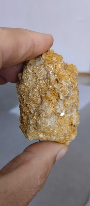 Pedra que penso conter minerais preciosos