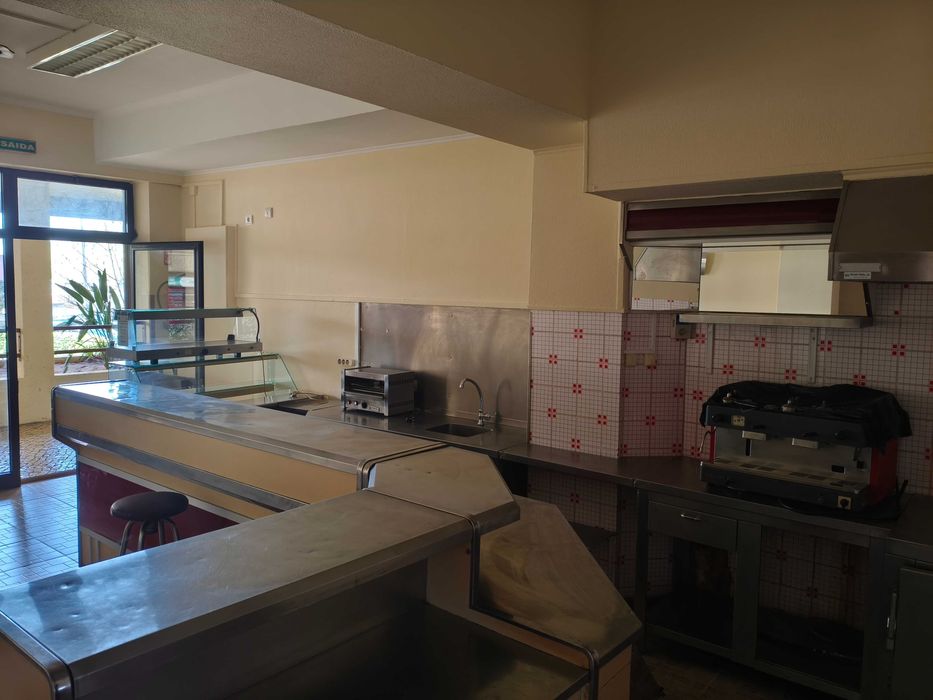 Vende-se Espaço Comercial na Urbanização do Loreto em Coimbra