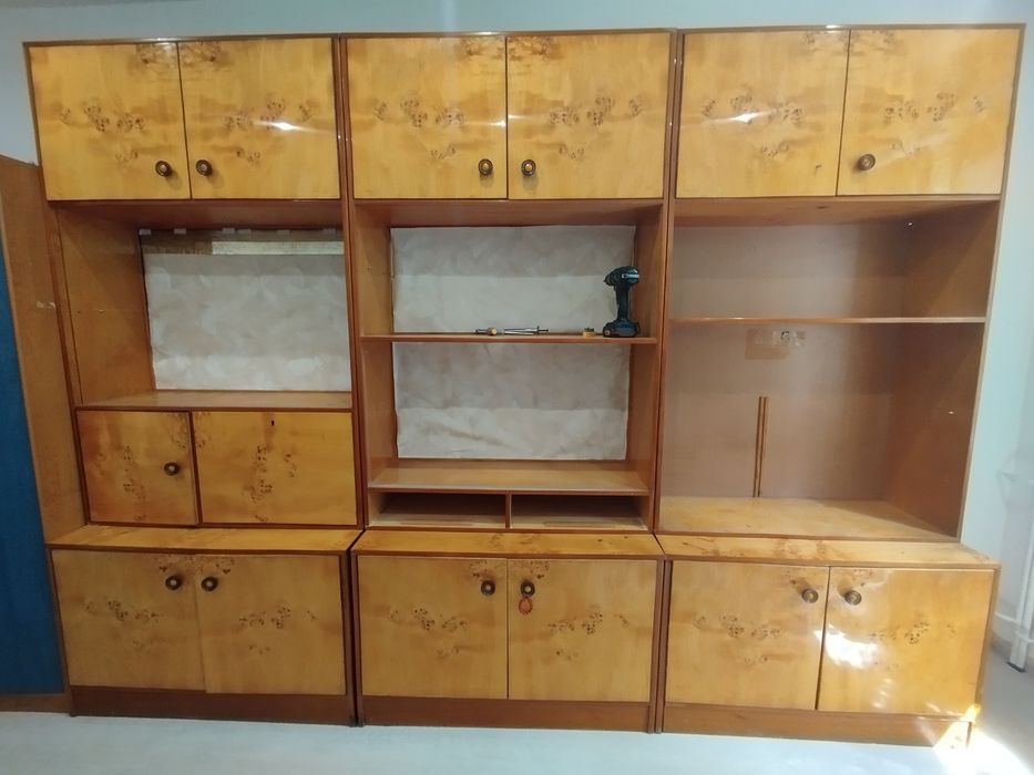 Meblościanka PRL lakierowana na wysoki połysk