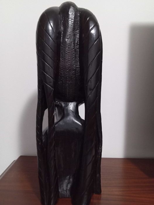 Busto africano em ébano