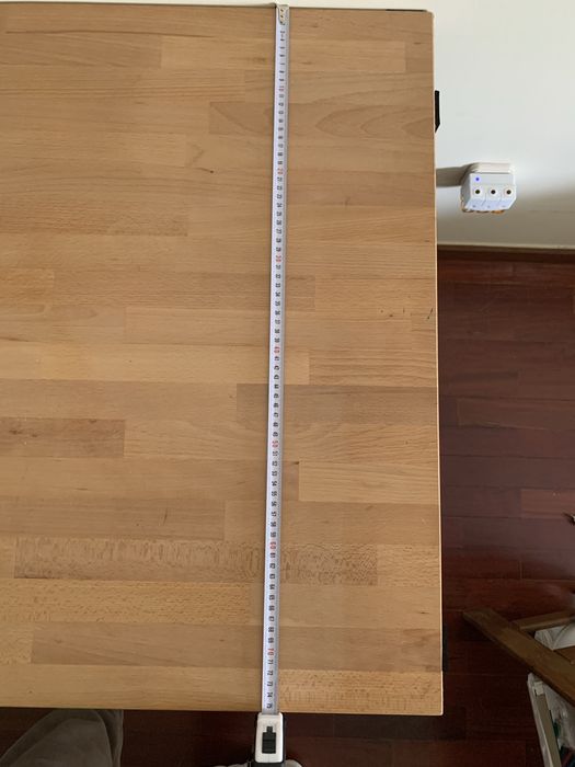 Mesa/secretaria com pernas de altura ajustavel