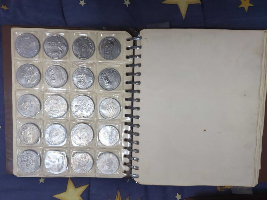 Colecção de 385 moedas