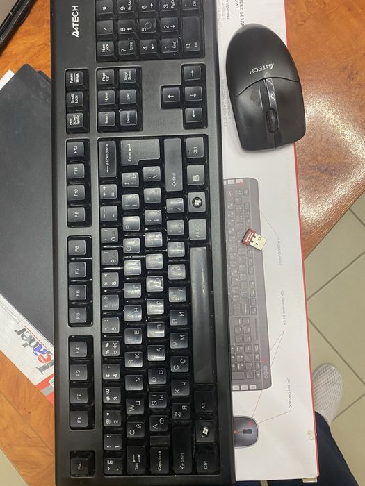 Продам безпровідну клавіатуру та мишу A4tech