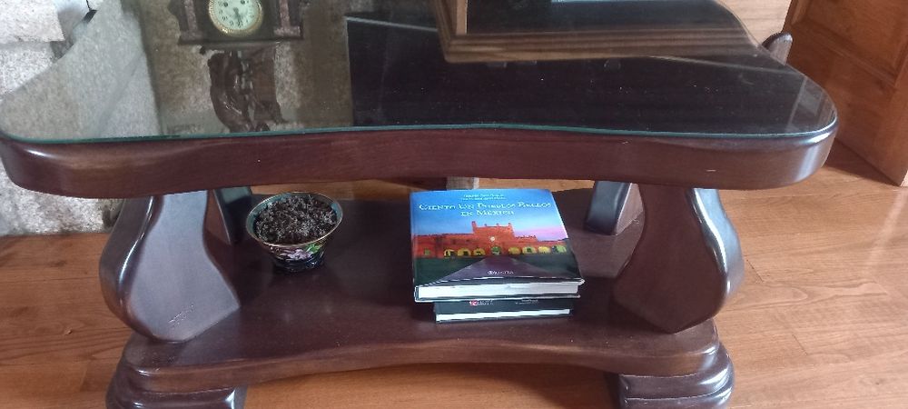 Mesa de madeira maciça