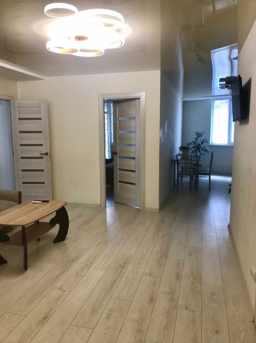 Подобово. Посуточно. Недалеко озеро. Центр, нова 3 кімн квартири.