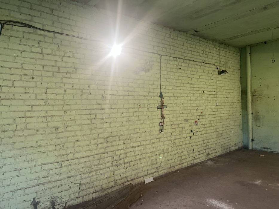 Продам три гаражі разом вул. Сухоярська. 200 м.кв. Під СТО, виробництво