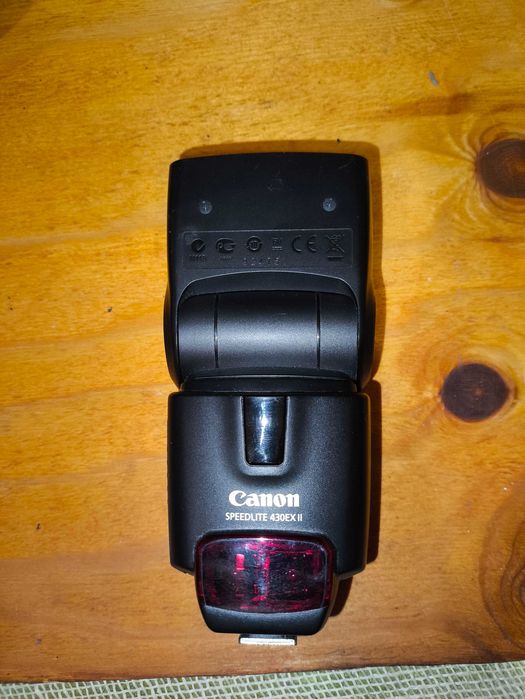 Canon 450D + об'єктив 18-55 + об'єктив Canon ef 50 1.8 + спалах 430ex2