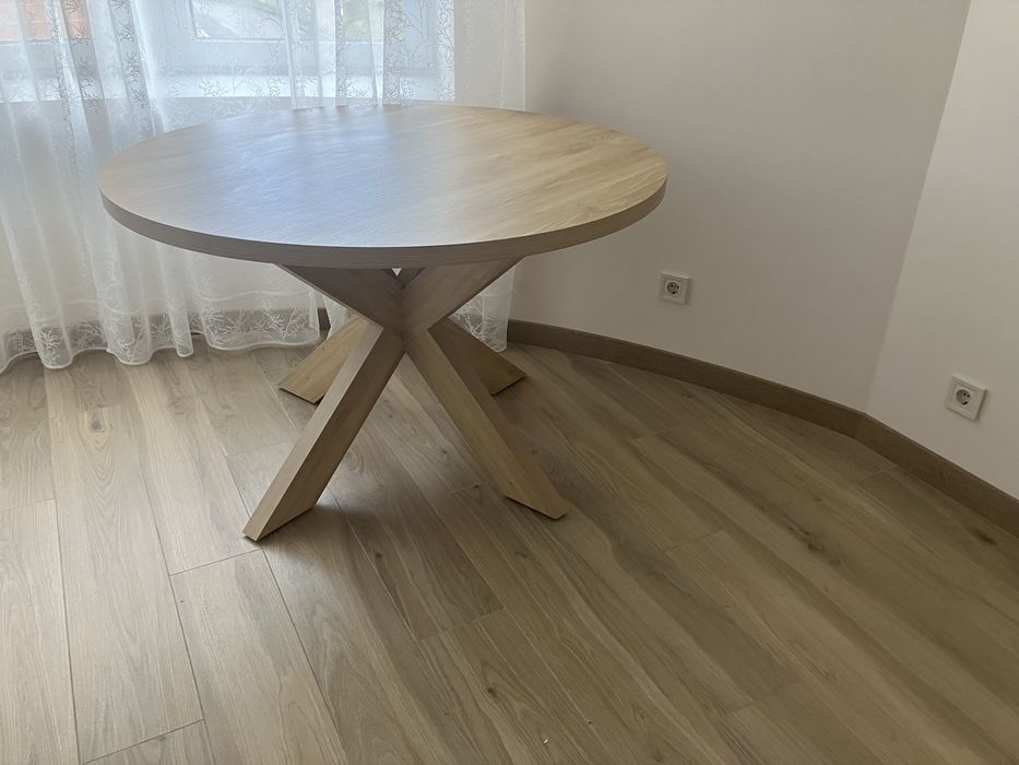Кухонний круглий стіл в ідеальному стані терміново
