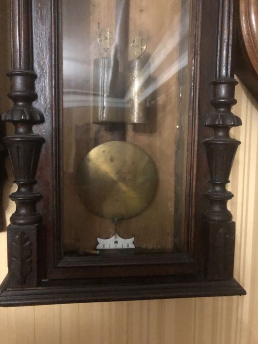 Продам большие настенные часы возрастом 140 лет