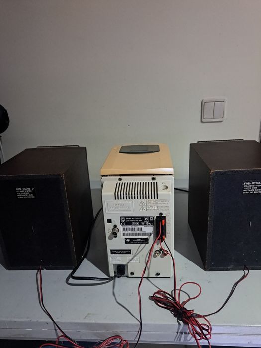 Vendo mini hifi da Philips model-mc-200/ 22 com leitor de cd,s, Rádio,