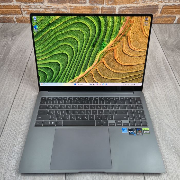 16" AMOLED 120Гц Samsung Book 3 Ultra /I7-13700H /RTX 4050 6gb/ 1t/16g