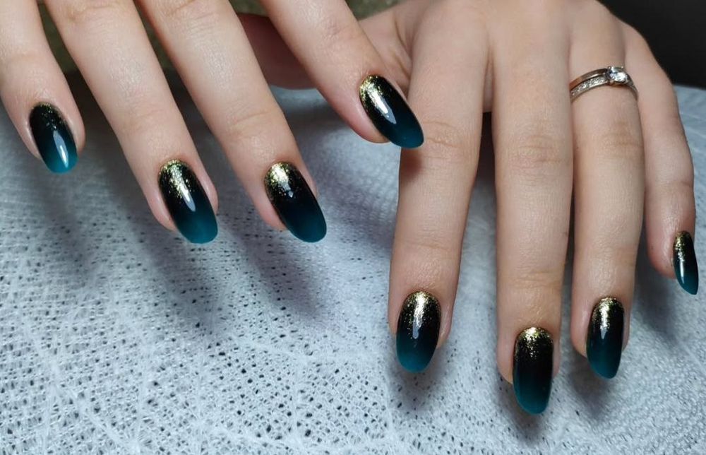 Манікюр, педикюр .