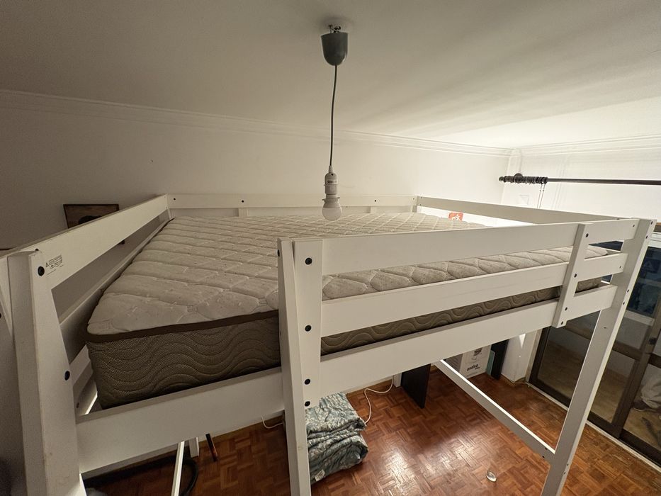 Cama de Casal Alta IKEA