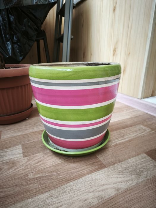 Большой керамический вазон для цветов