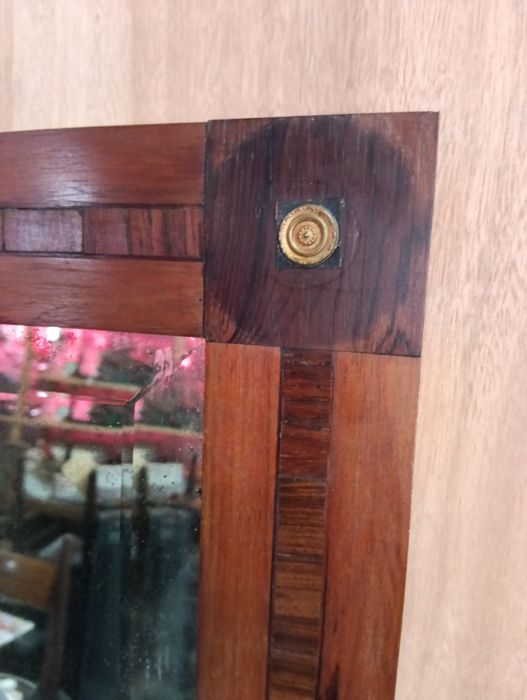 Espelho muito antigo