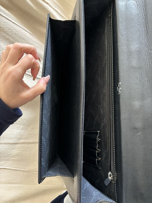 Pasta em pele Pierre Cardin