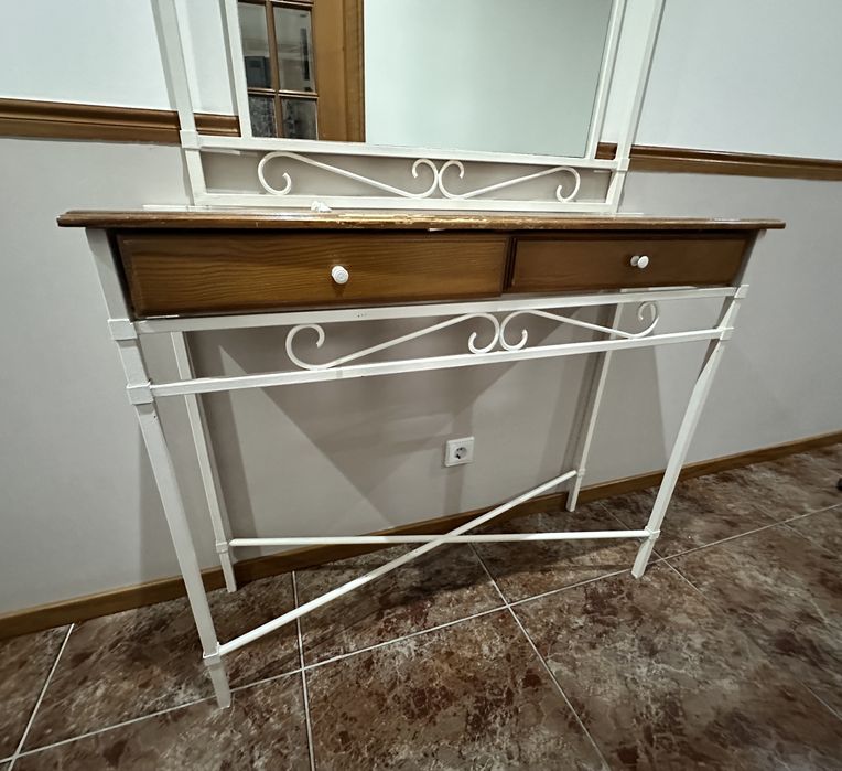 Móvel de entrada em ferro e madeira 1,10m x 33 cm altura 90 cm com espelho 90cm x 90 cm