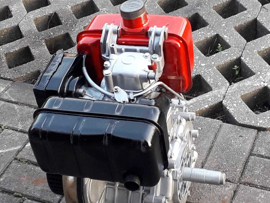 motor a gasoleo a trabalhar impecavel