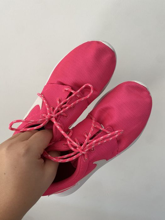 Śliczne, dziewczęce sportowe buty neonowy róż Nike